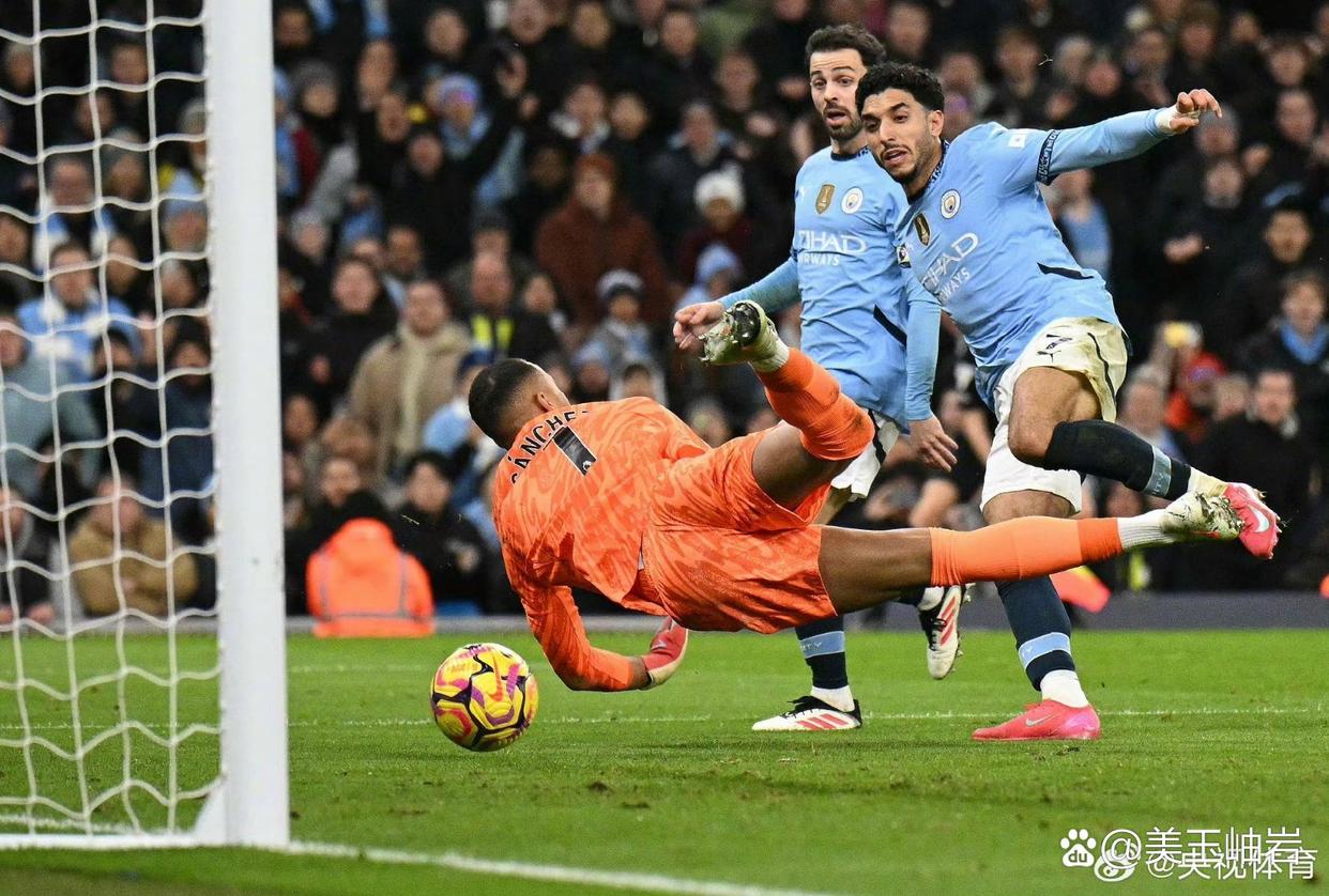 英超：曼联4-2战胜曼城，C.朗格拉姆梅开二度