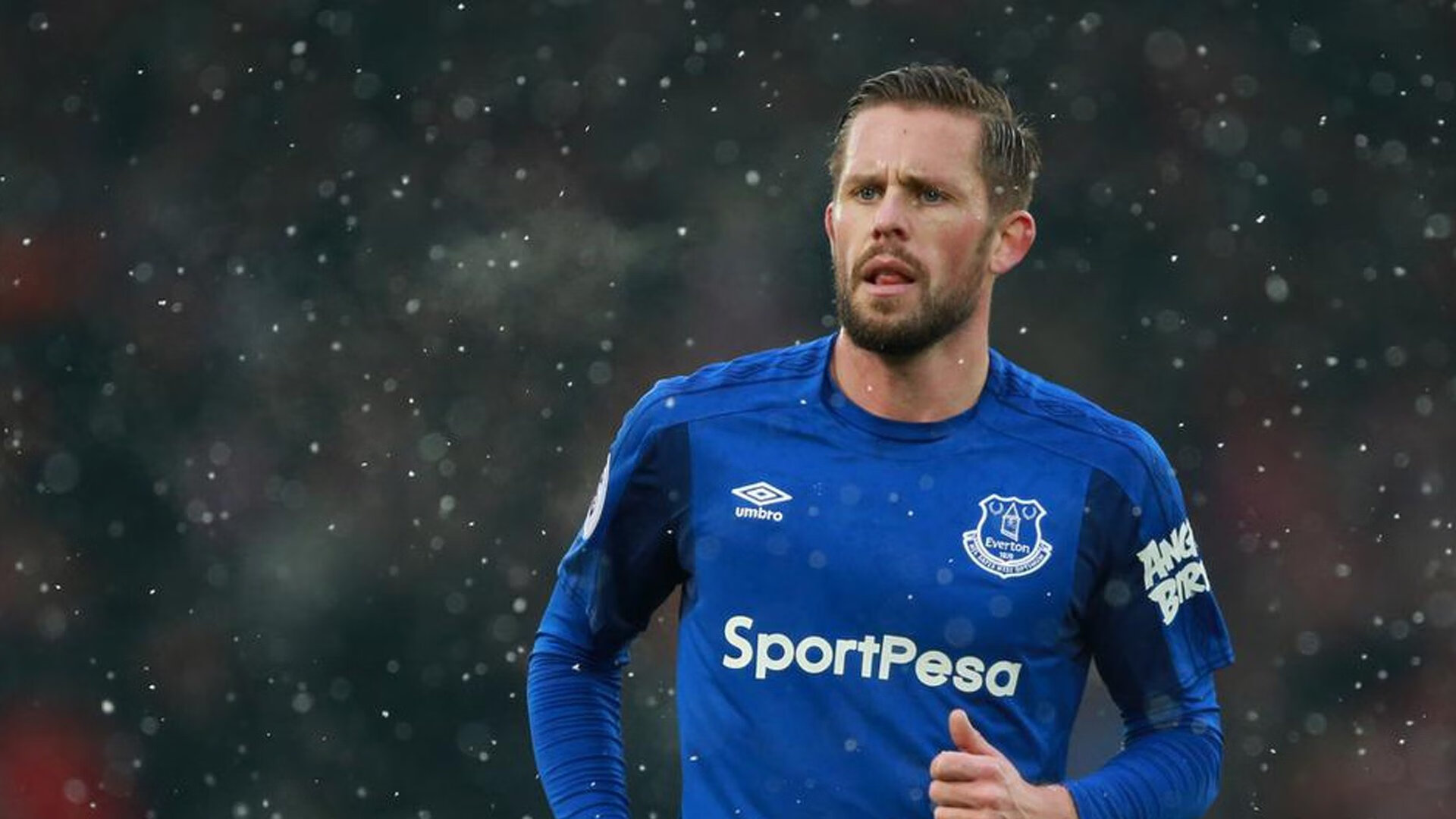 开云·Kaiyun网页版-全黑队球员间精确配合，攻防转换无缝衔接，全黑球衣什么意思