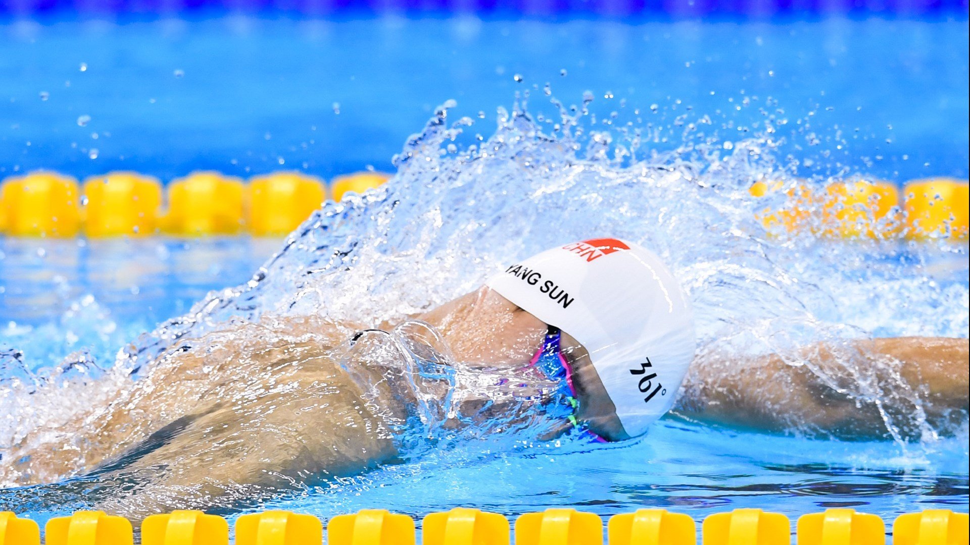 高尔的爆发力和传球配合，助袋鼠队稳定发挥，打高尔球的好处